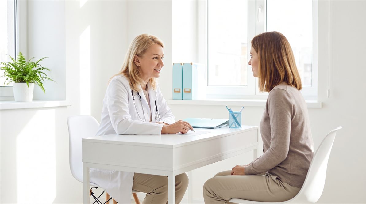 Rozmowa lekarza z rodzicem podczas konsultacji hematologicznej w Białymstoku
